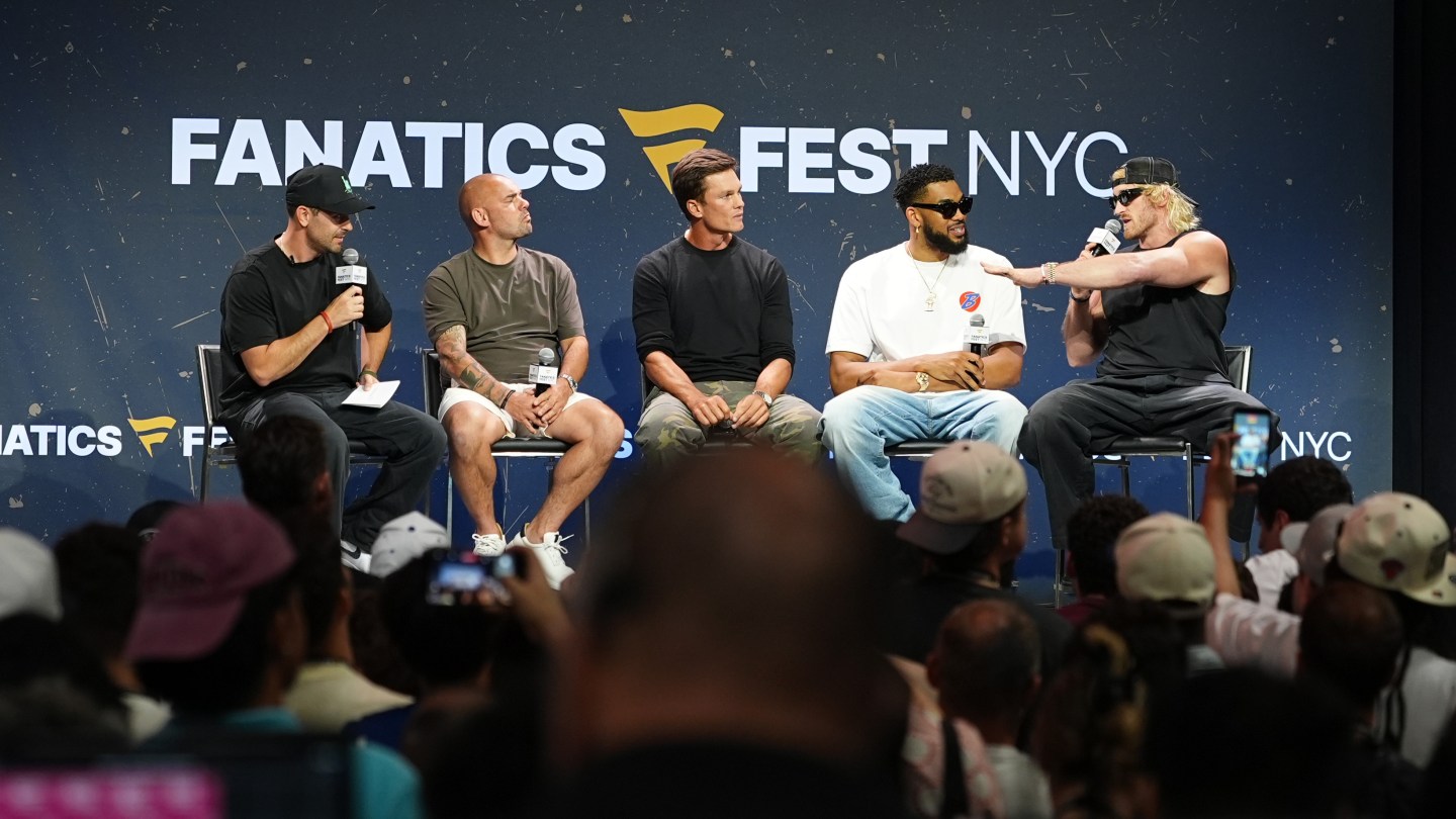 Did Tom Brady Really Slap Logan Paul in the Face at Fanatics Fest?