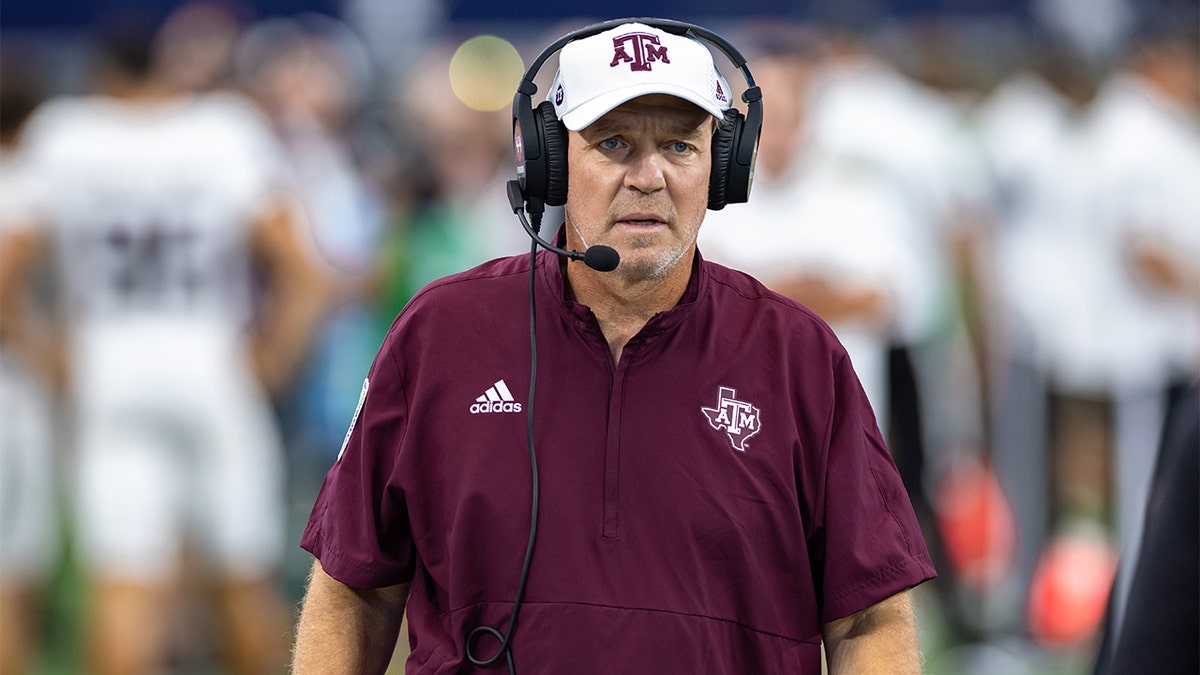 Jimbo Fisher coaches against Arkansas