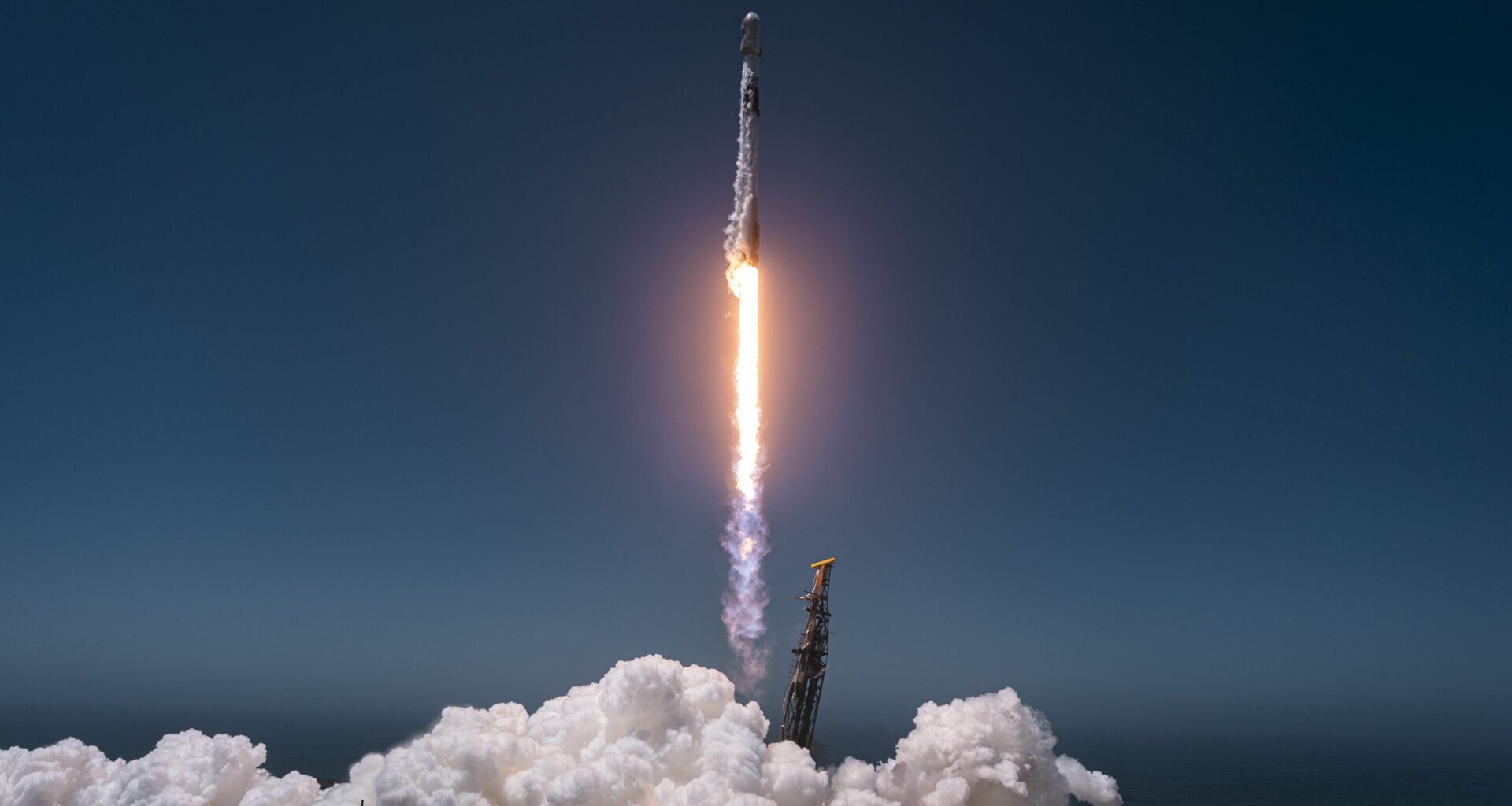 SpaceX wins $1.6 billion in launch orders for military satellite networks