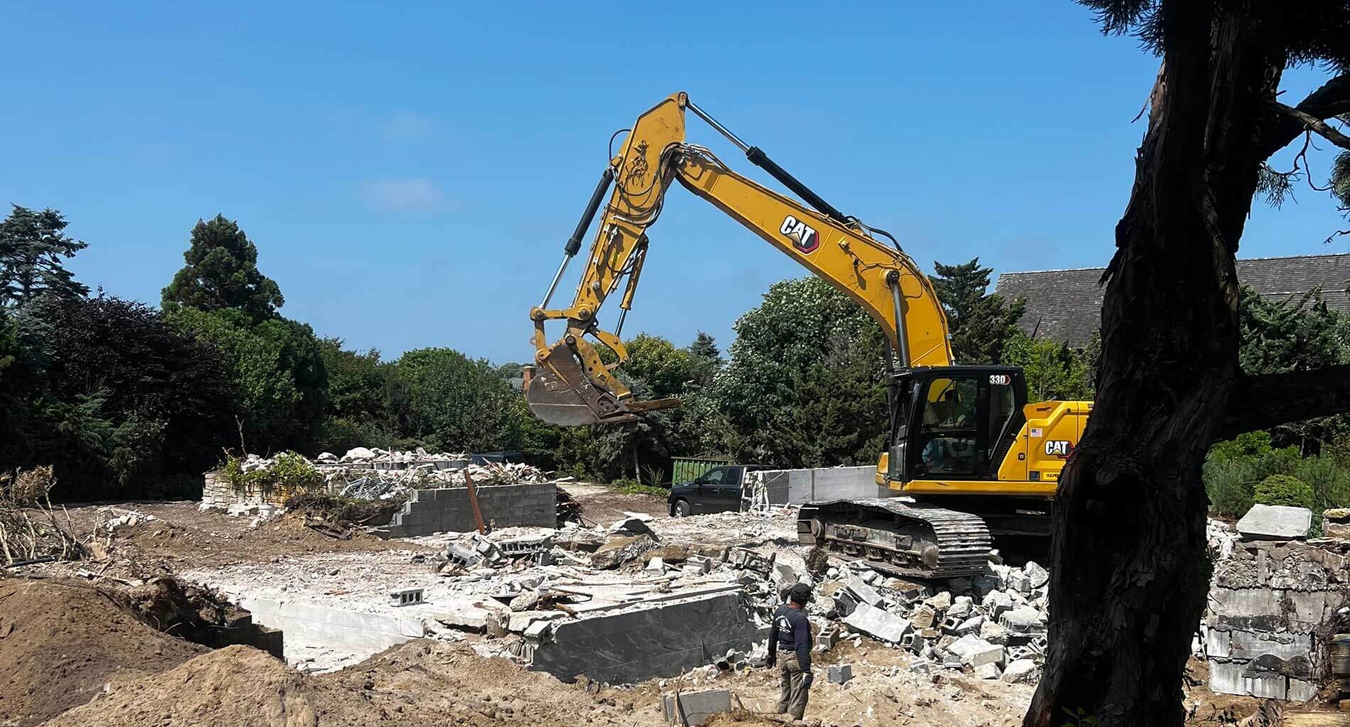 A Norman Jaffe-designed house in Southampton, New York, is demolished