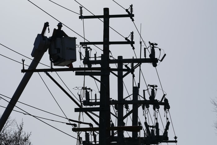 Tracking DTE power outages in Metro Detroit: More than 264K without power