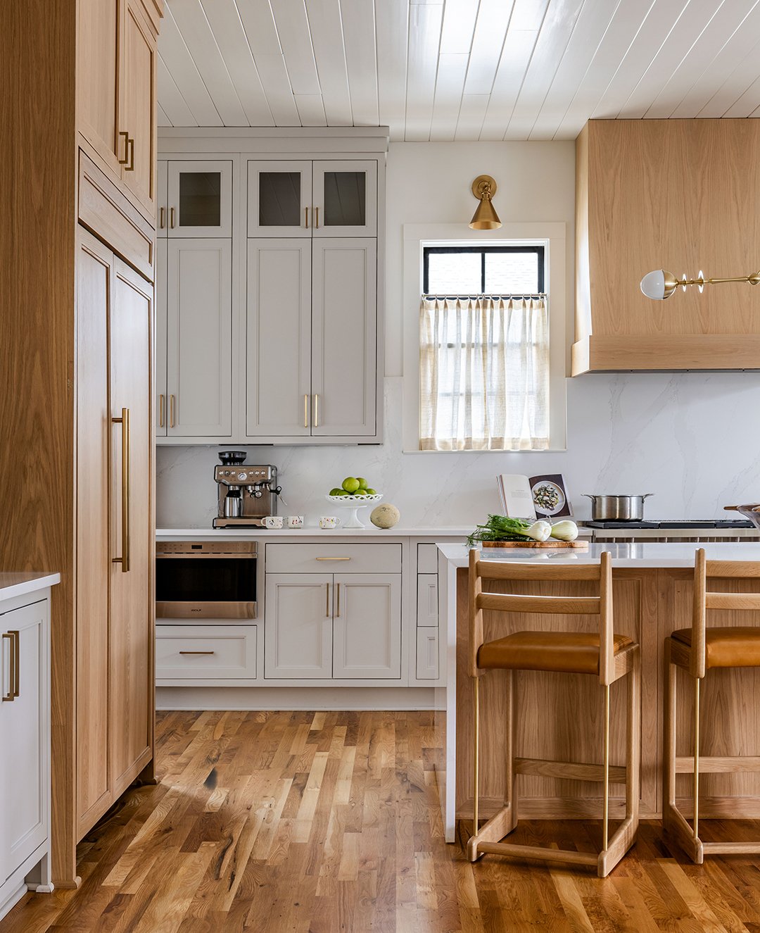 white and wood kitchen