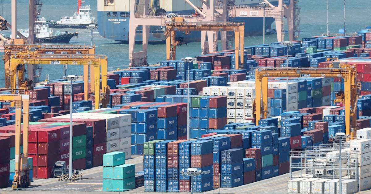 South Korea Exports Top 100 Billion Dollars for First Time, Fourth Globally - 조선일보
