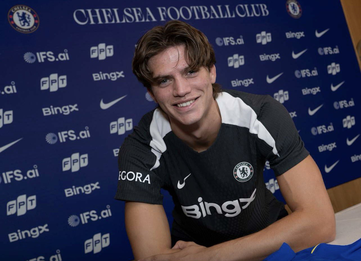 Marco Palestra has completed his transfer to Chelsea from Atalanta (chelseafc.com)