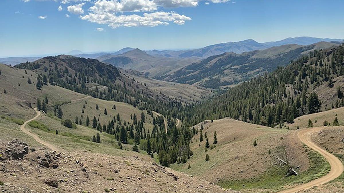 Screencaps reader Marty H in Idaho sent in some odds and ends.
