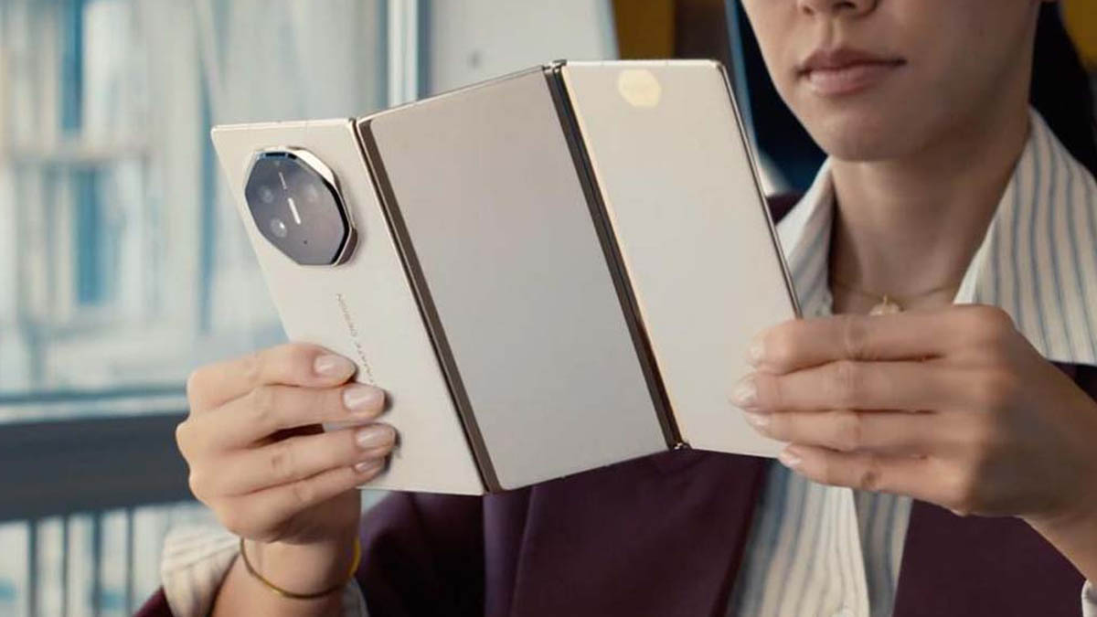 Huawei Mate XTs Tri-Fold