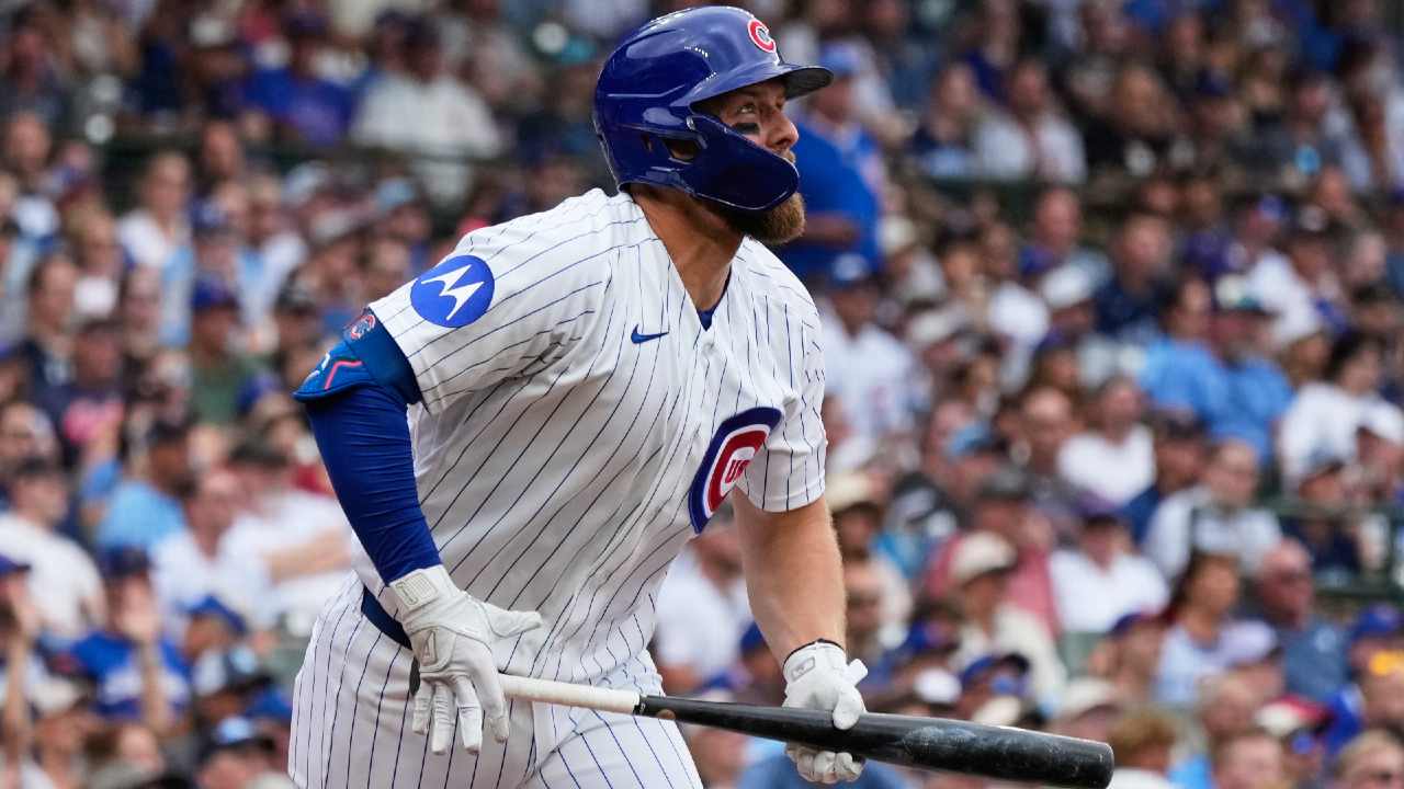 Former Cub Anthony Rizzo snares Michael Busch's HR ball in Wrigley Field bleachers