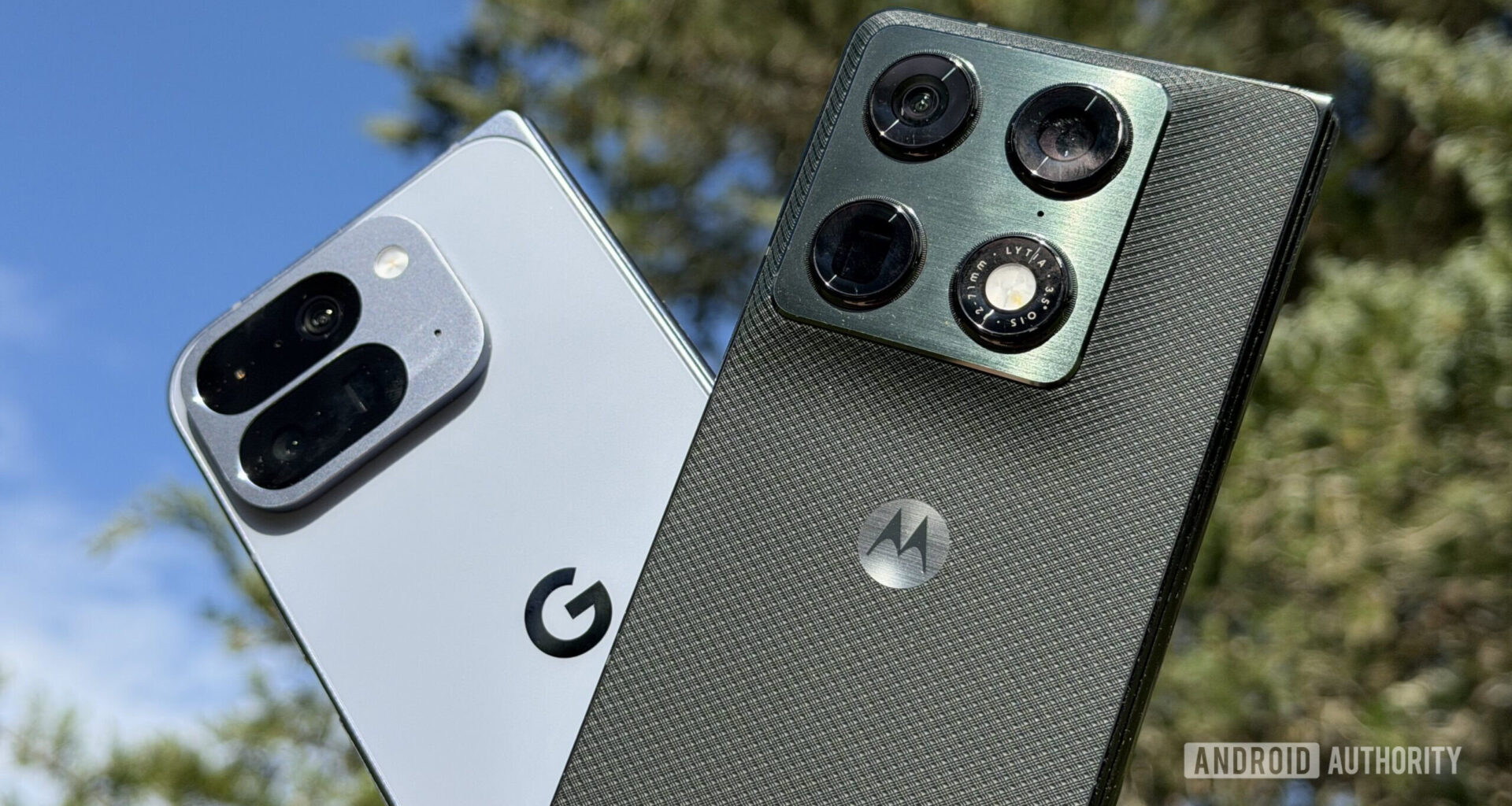 Motorola Razr Fold Google Pixel 10 Pro Fold sunlight