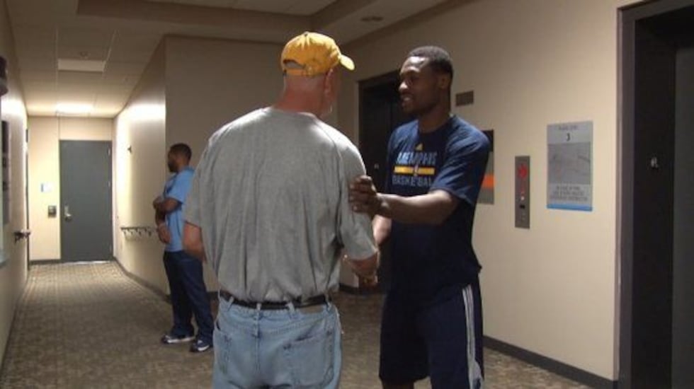 Tony Allen meets and apologizes to Bo Bradley (WMC Action News 5)