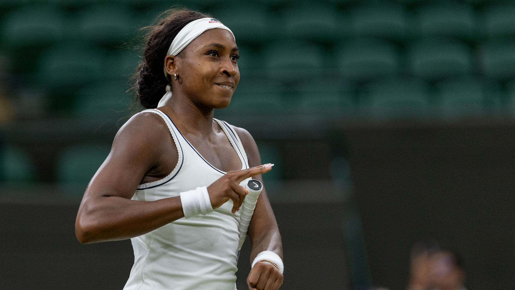 Gauff edges past Bencic with minutes to spare - Wimbledon