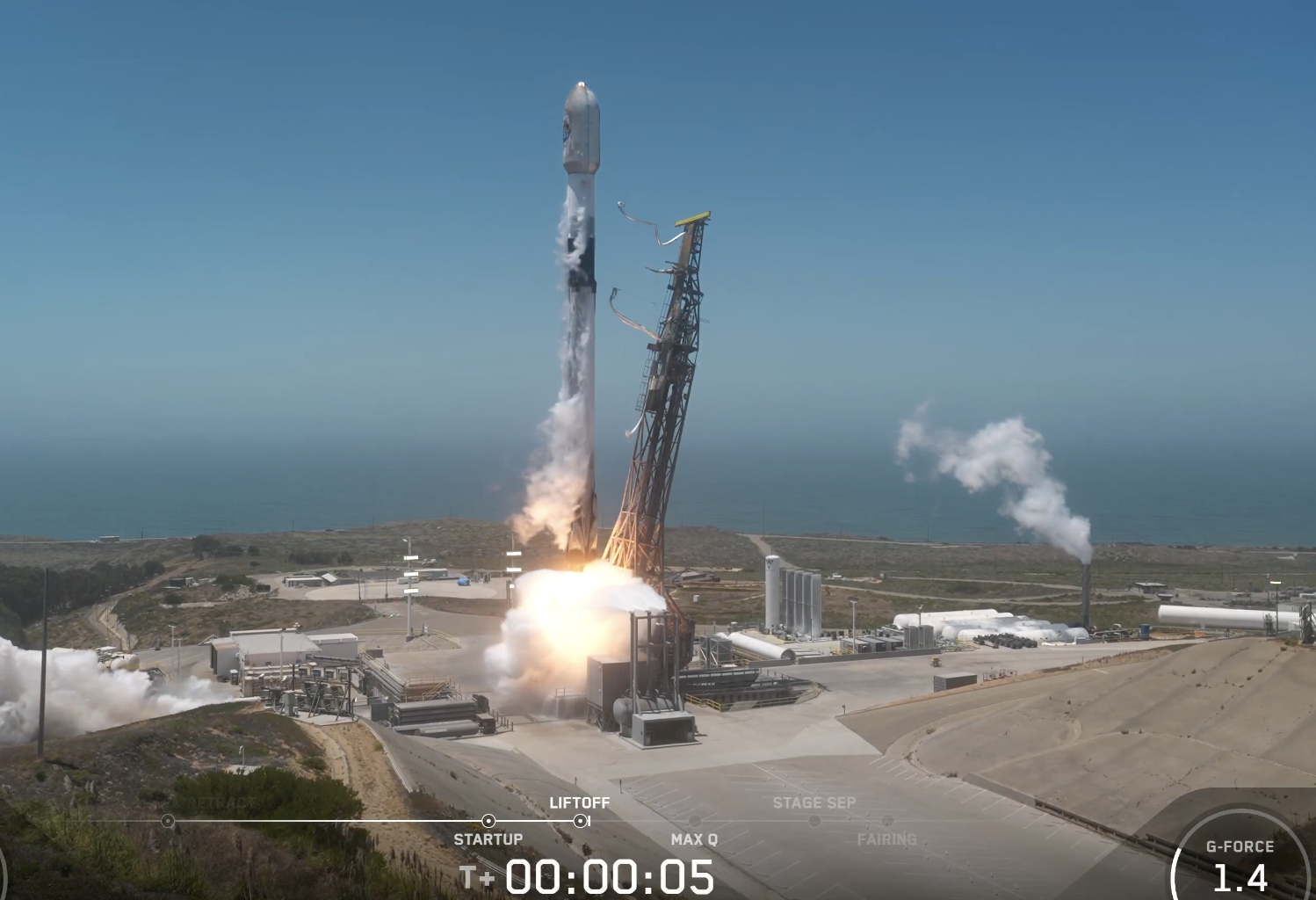 SpaceX launches 21 satellites for military data network 
