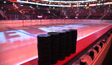 Phantoms sign 2 veterans for crucial depth