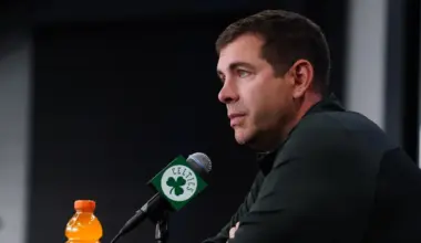 Ex-Celtics Center Signs with Warriors image