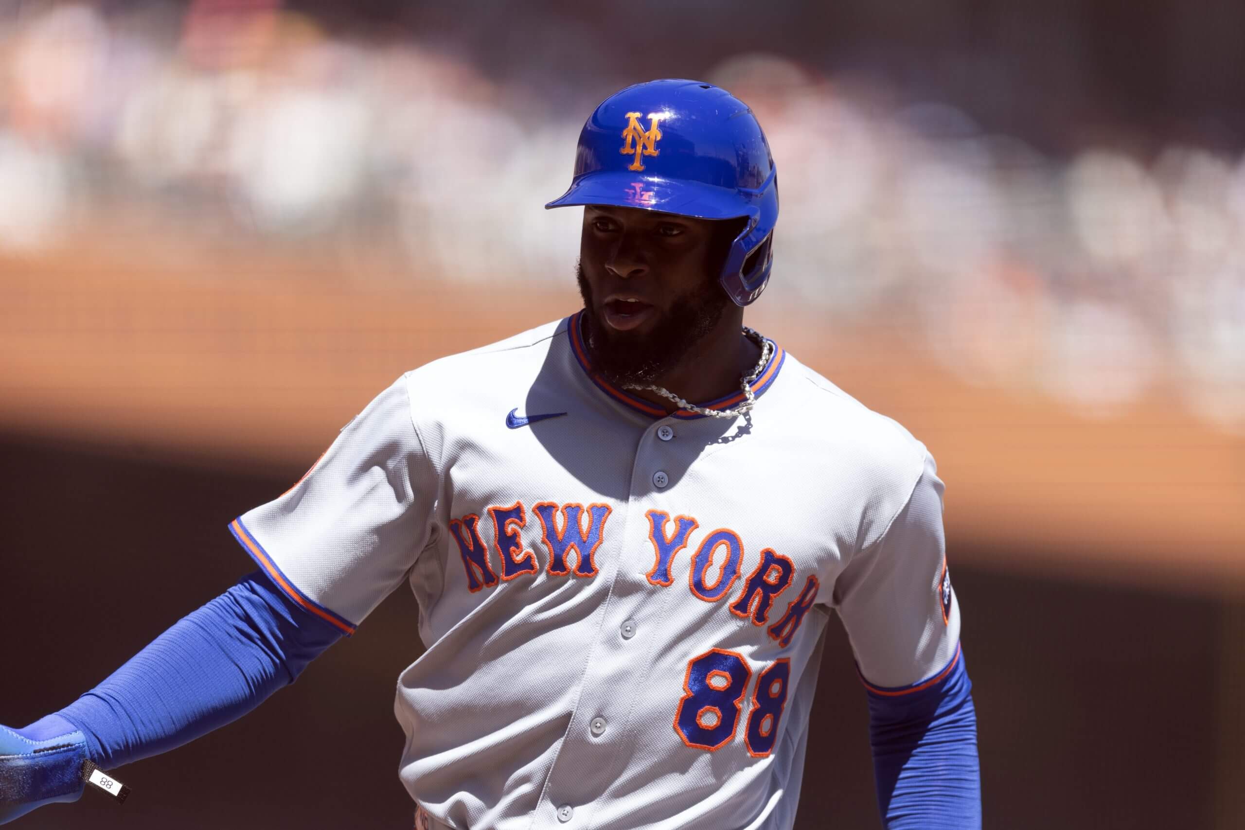 New York Mets center fielder Luis Robert Jr. (88) scores on an RBI single by New York Mets first baseman Mark Vientos during the second inning at Oracle Park.