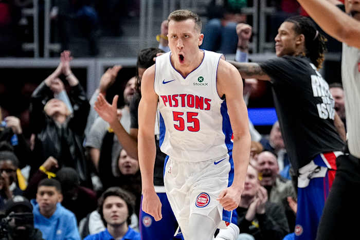 Detroit Pistons will not waive former Michigan basketball star Duncan Robinson, report says