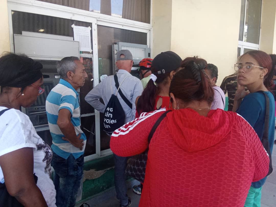 Cuba’s Cash Crisis: Better Money in Hand Than on a Card
