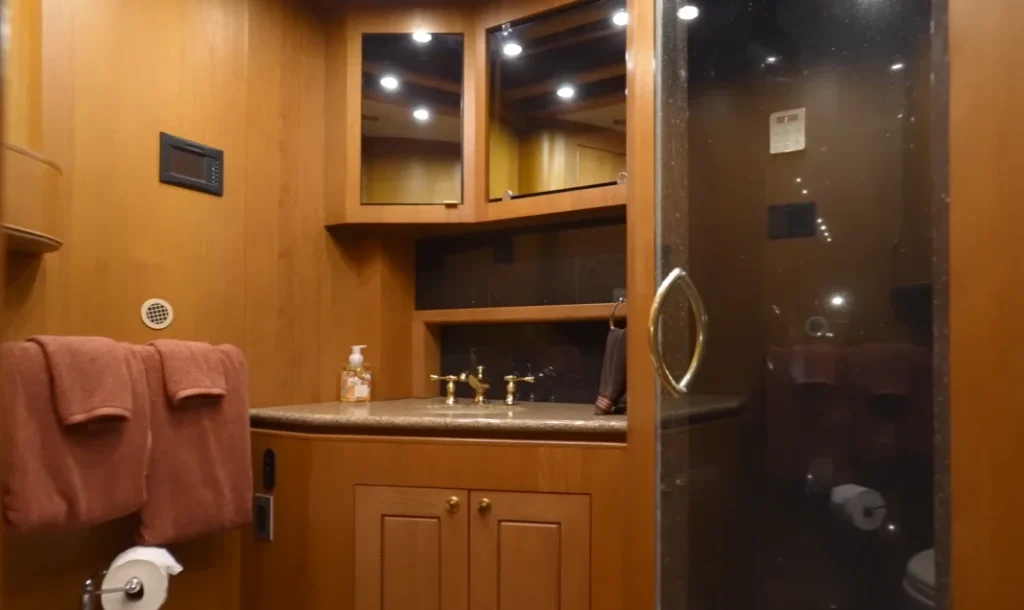 Will Smith owns a 22-wheel, two-story motorhome that cost $2.5M and this man got to have a very rare tour inside it