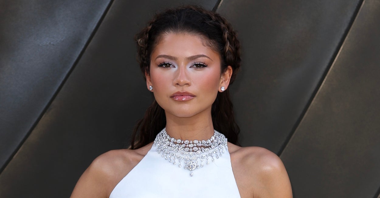 Zendaya Sent Private Jet For London Odyssey Dress: Reacts - BuzzFeed