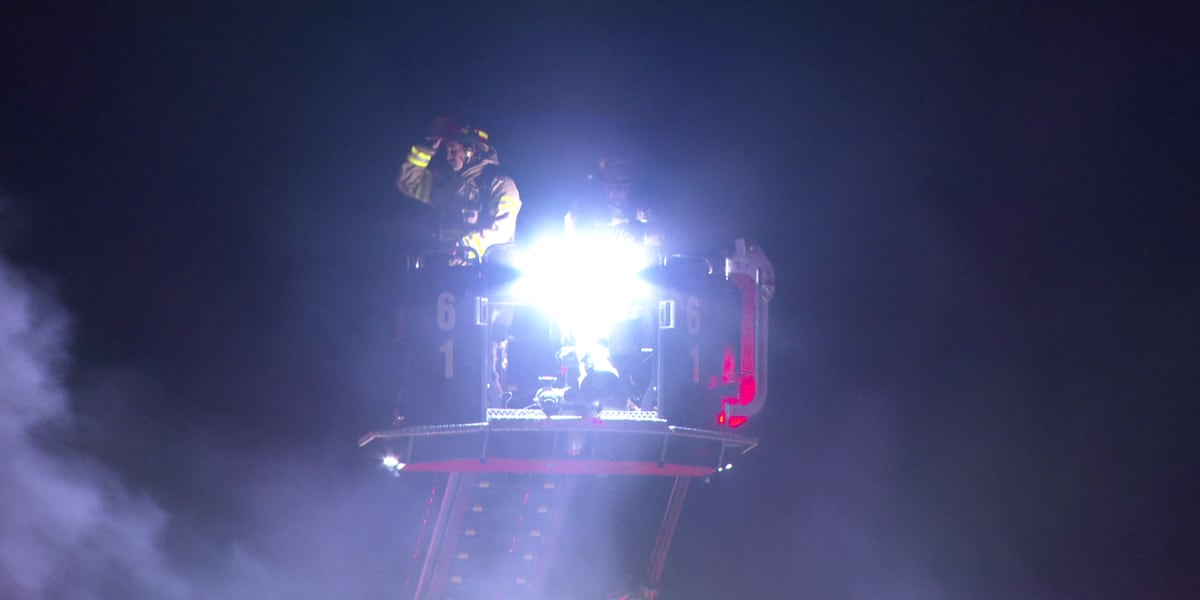 Crews battle flames at StorageMart in Omaha