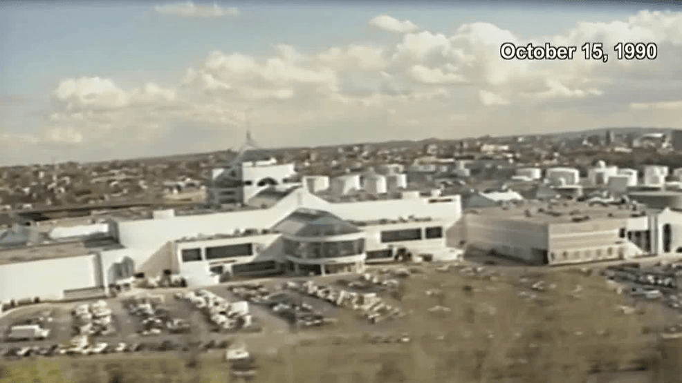 Then Carousel mall on its opening day: October 15, 1990. (Photo by CNY Central)