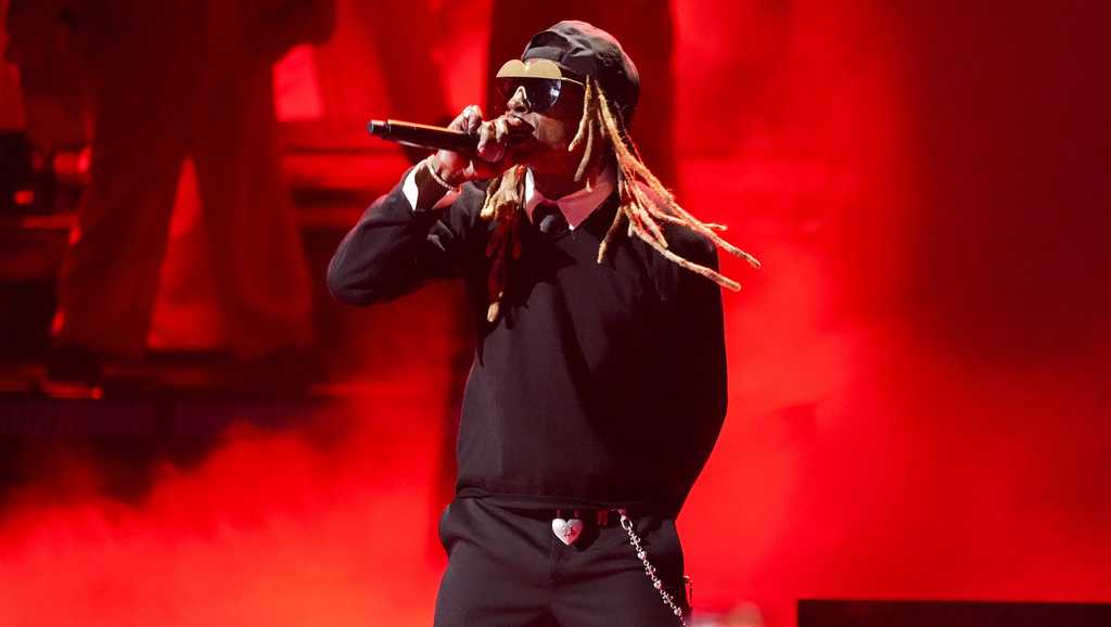 Lil Wayne show in Gilford: Rapper late to stage