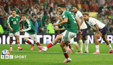 Raul Jimenez scores a penalty for Mexico