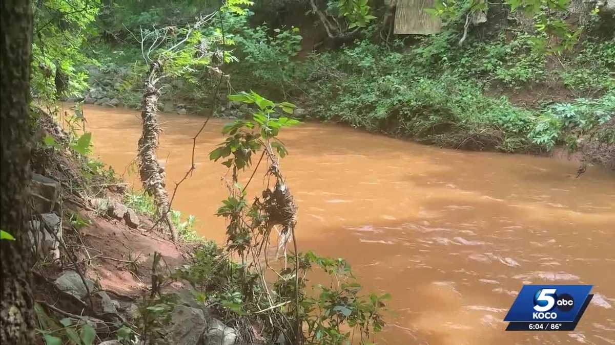 Moore creek flood traps 2 boys in rushing water