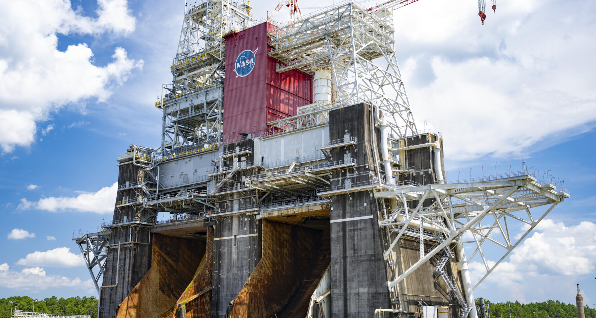 NASA to Support Blue Origin New Glenn Rocket Testing, Advance Artemis