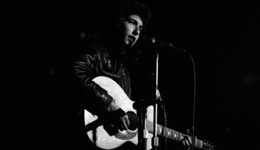 This Early Bob Dylan Hit Made The Beatles’ John Lennon Nervous