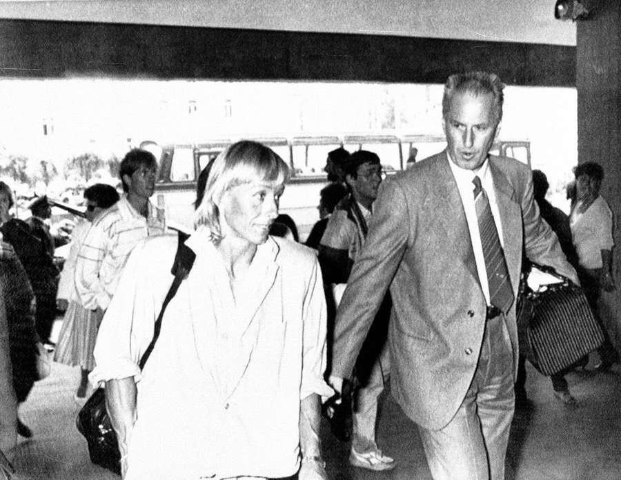 Martina Navratilova was welcomed to Prague by then ČTS chairman Cyril Suk upon her arrival.