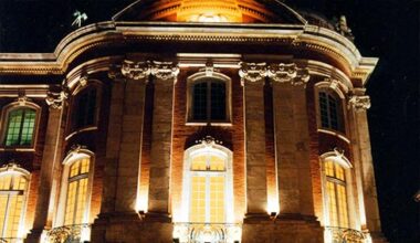 France eases arts funding freeze