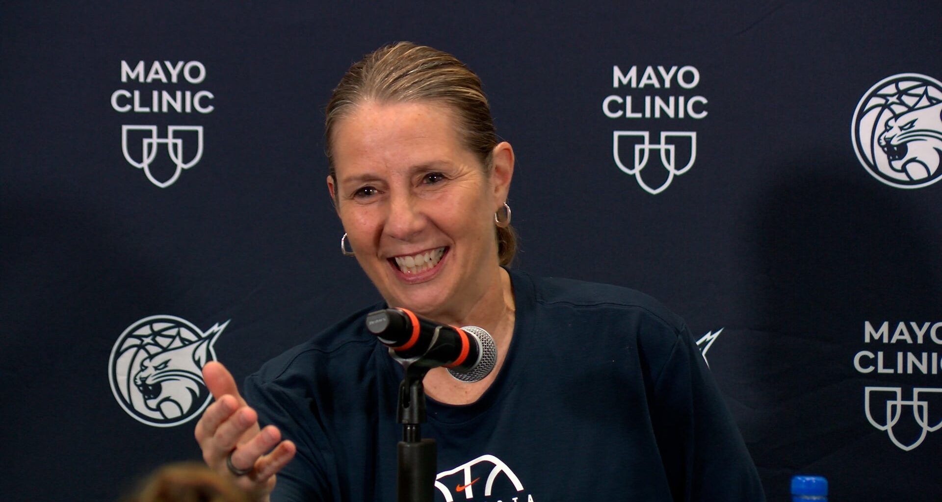 Watch: Lynx celebrate Reeve's record-breaking win