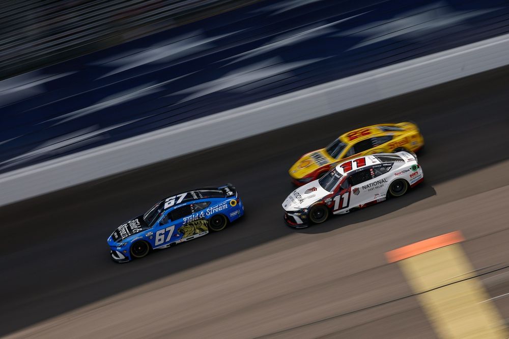 Corey Heim, 23XI Racing Toyota; Denny Hamlin, Joe Gibbs Racing Toyota; Joey Logano, Team Penske Ford