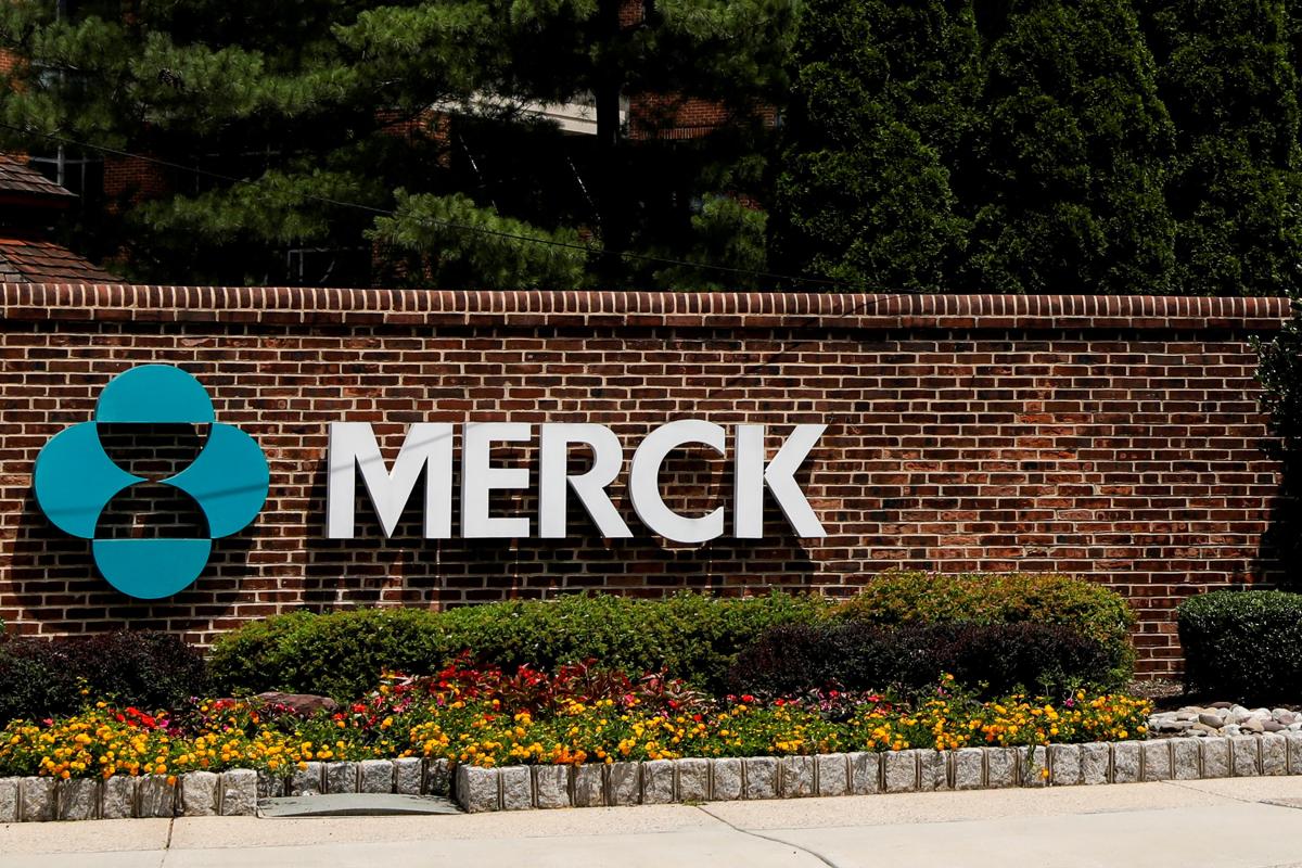 FDA signs off on Merck's cholesterol-lowering pill