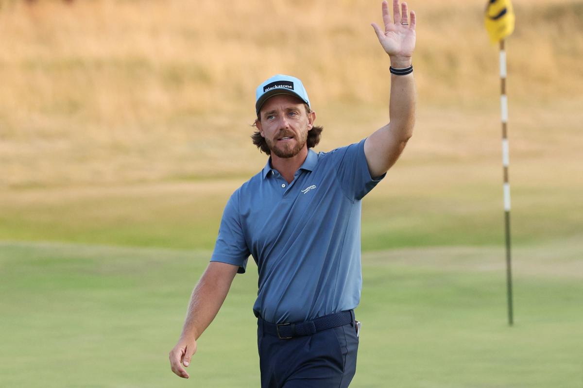 Tommy Fleetwood surges into contention at British Open