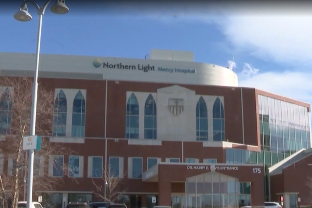 The front of a hospital that says Northern Lights