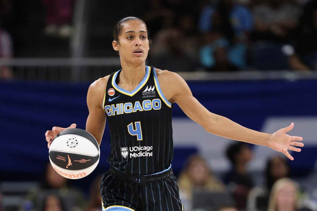 Skylar Diggins slams Chicago Sky for apparent benching