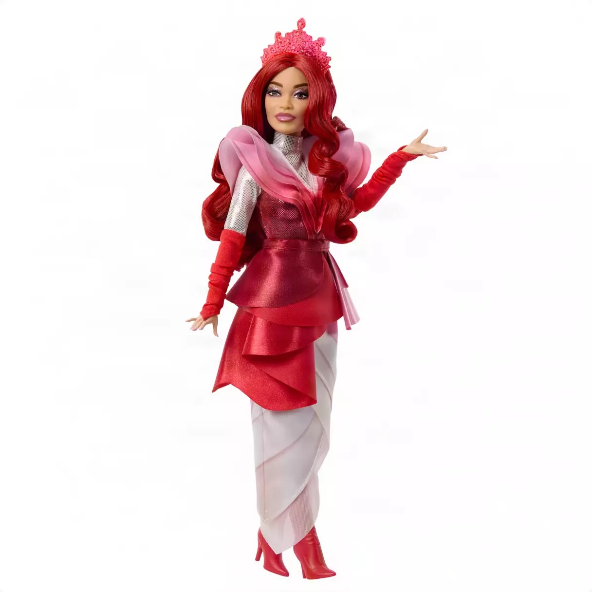 Red and Pink's mother, the Queen of Hearts, wears a multilayered dress, red sculpted gown, and knee-high boots. Her red hair is styled in loose curls. She's presented in decorative window display packaging.