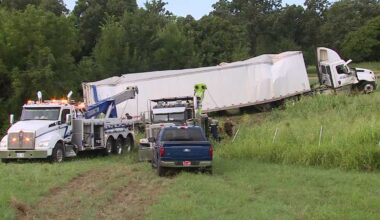 Semi veers off southbound I-35 and rolls over in northeast OKC