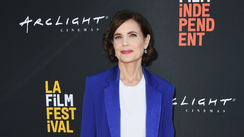 Elizabeth McGovern in a blue blazer at an event with brown hair