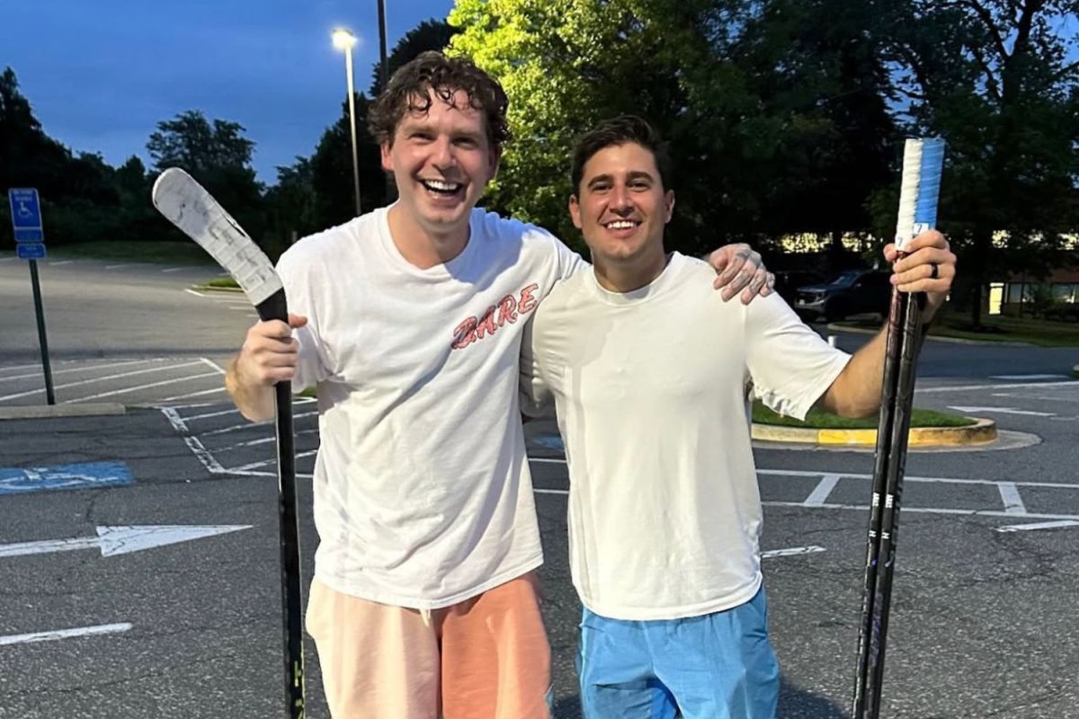 Evgeny Kuznetsov plays summer league hockey with Sam Anas at Reston SkateQuest, as report indicates the two could skate together next season in KHL