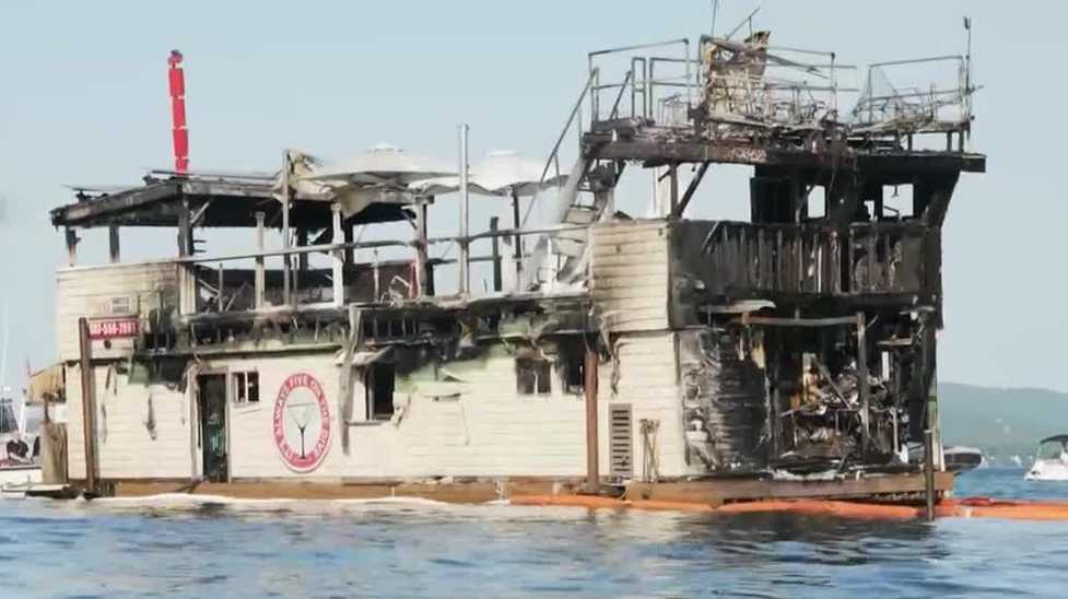 Crews battle boat fire in Alton