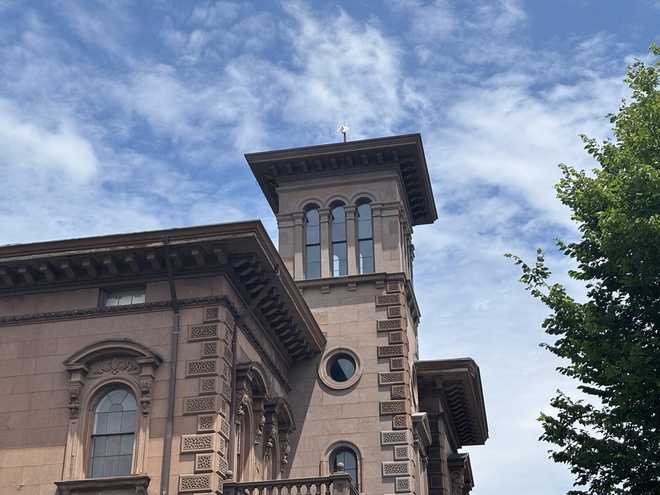 Seagull stuck on the roof of Victoria Mansion seagull stuck on the roof of victoria mansion