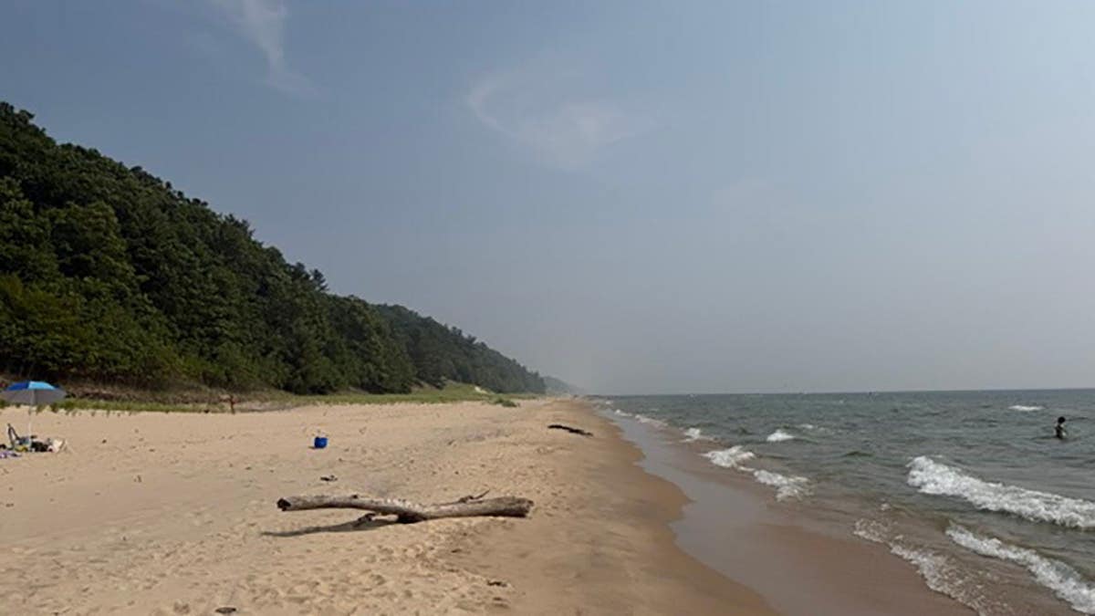 Screencaps reader Gen X Warren M. shares from his summer trip to Michigan.