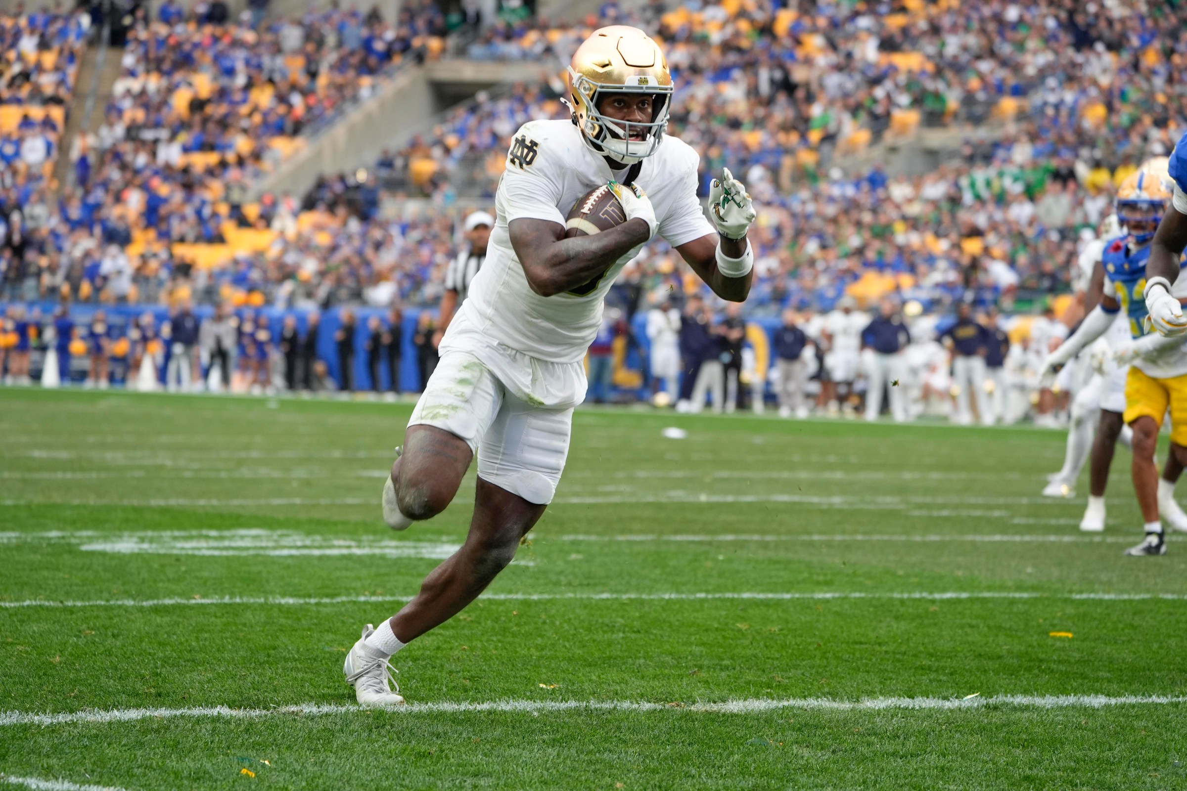 PITTSBURGH, PA - NOVEMBER 15: Notre Dame Fighting Irish Wide Receiver Malachi Fields (0) scores a touchdown after making a catch during the second half of the College Football game between the Notre Dame Fighting Irish and the Pittsburgh Panthers on November 15, 2025, at Acrisure Stadium in Pittsburgh, PA. (Photo by Gregory Fisher/Icon Sportswire via Getty Images)