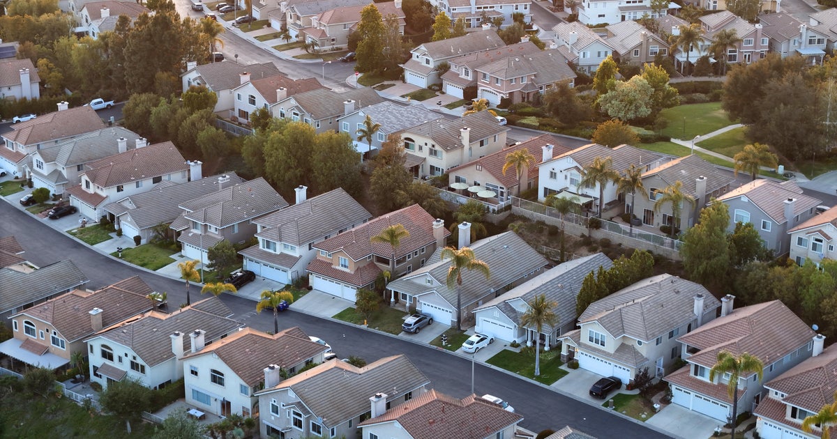 Mortgage rates hit highest level in a year amid persistent inflation fears