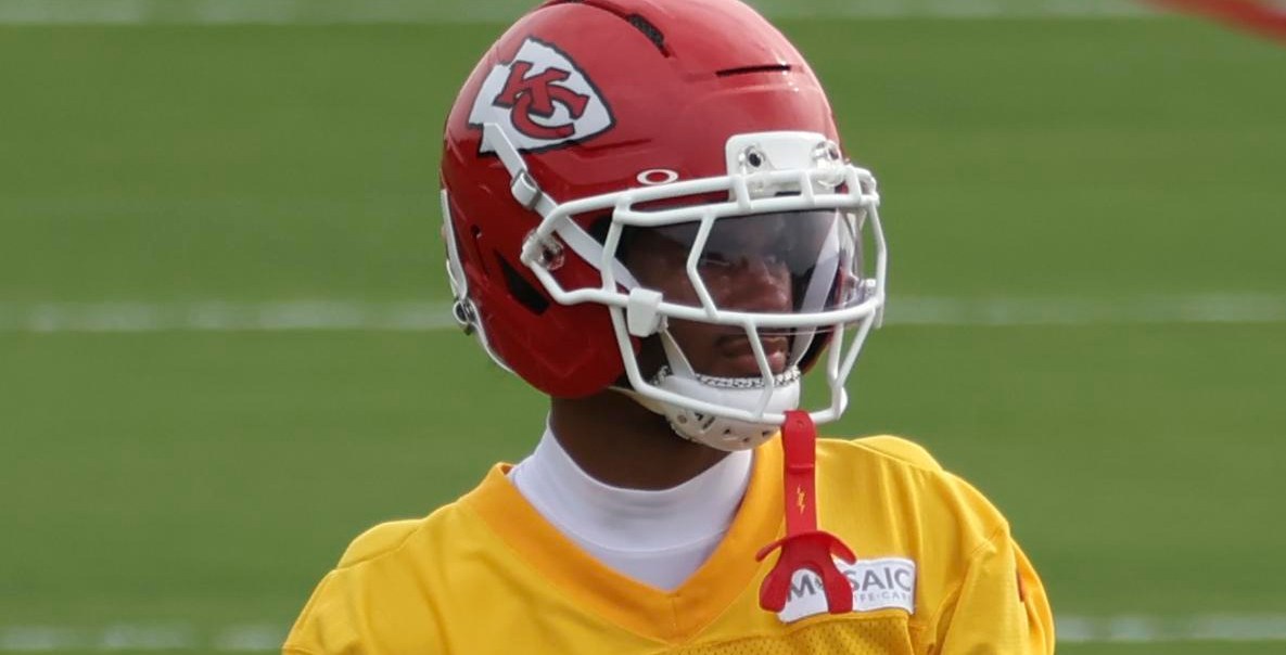 Chiefs’ rookie Mansoor Delane is playing ‘one-handed’ early in camp