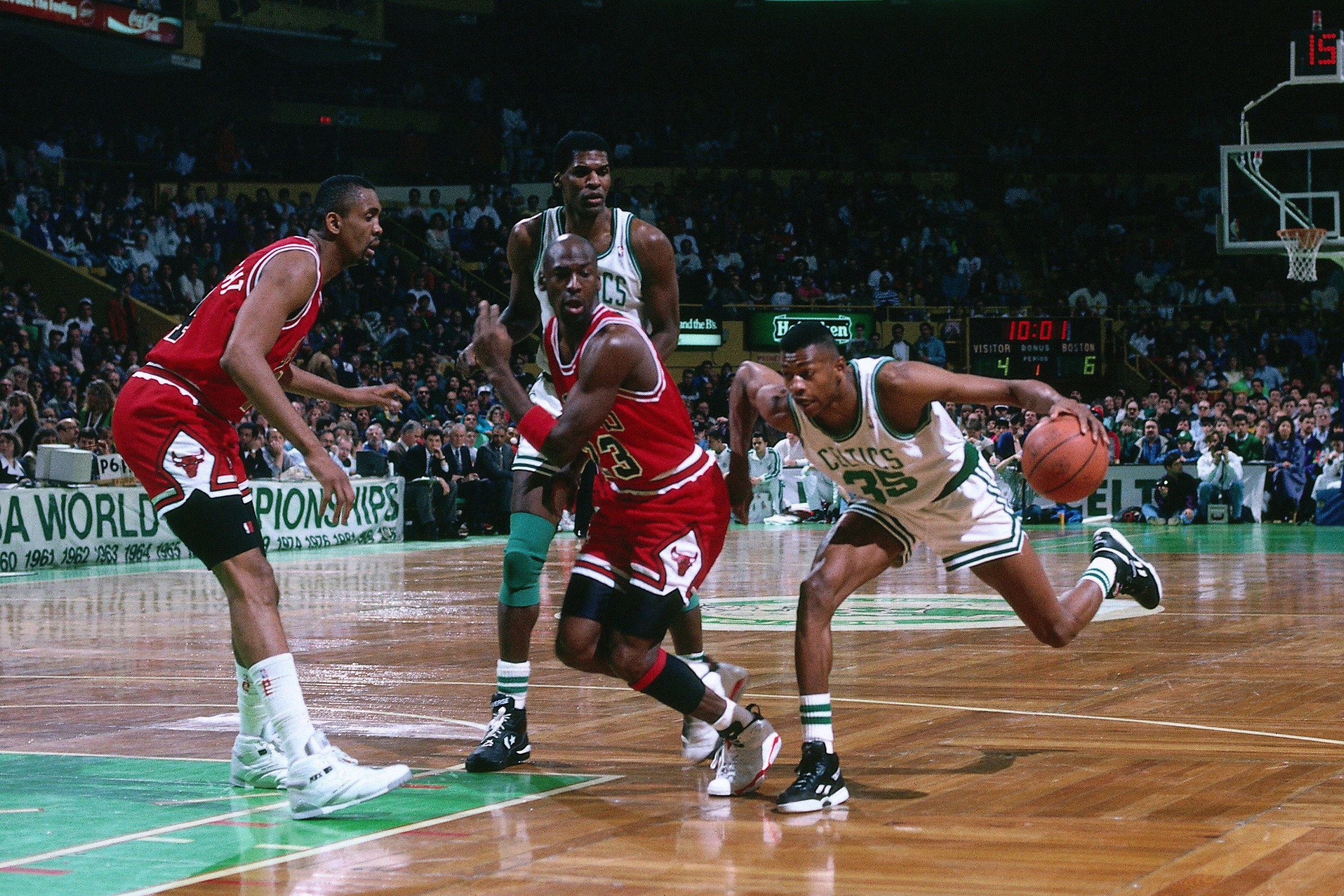 BOSTON - 1991: Reggie Lewis #35 of the Boston Celtics drives to the basket against Michael Jordan #23 of the Chicago Bulls during a game played in 1991 at the Boston Garden in Boston, Massachusetts. NOTE TO USER: User expressly acknowledges and agrees that, by downloading and or using this photograph, User is consenting to the terms and conditions of the Getty Images License Agreement. Mandatory Copyright Notice: Copyright 1991 NBAE (Photo by Dick Raphael/NBAE via Getty Images)