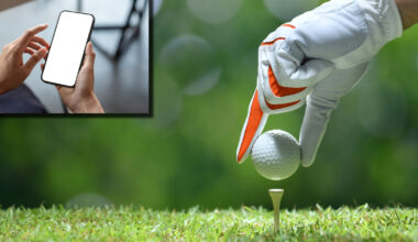 golfer receiving text messages