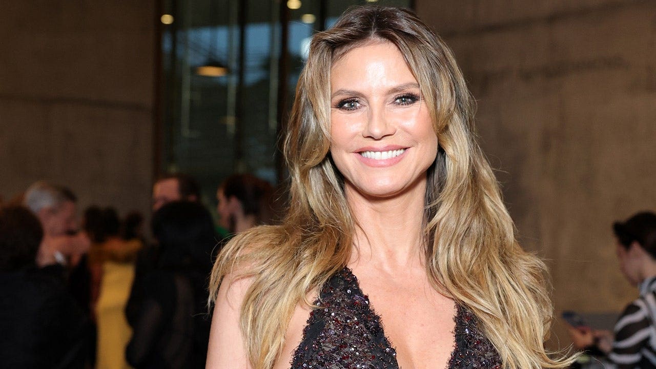 Heidi Klum goes topless using a potato chip bag as cover during beach getaway